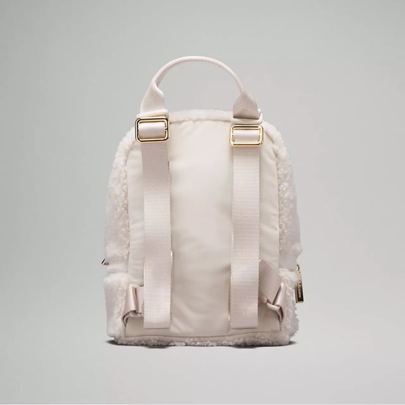 City Adventurer Backpack Micro 3L
Fleece - Picture 3 of 3